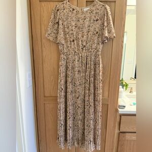 Beige Floral Pleated Short Sleeve Chiffon Midi Dress
